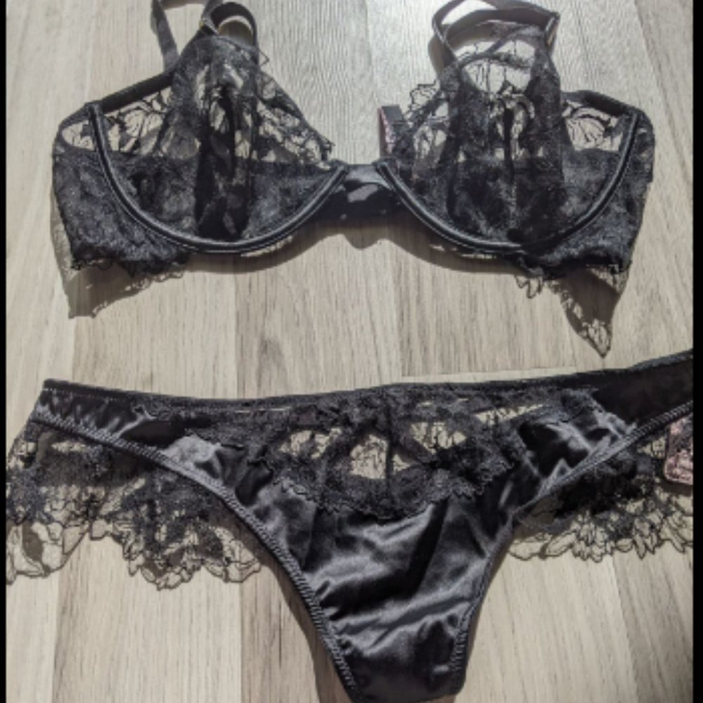 Victoria's Secret Very Sexy Black Lace Embroidered Demi (36D) and thong (L) NWT